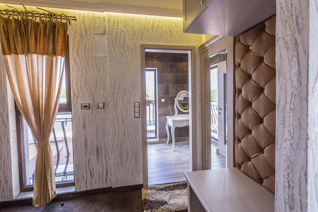 8 1/2 Art Guest House بلوفديف الغرفة الصورة