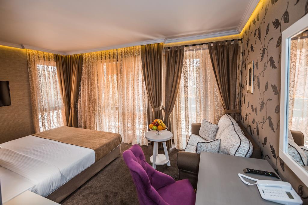 8 1/2 Art Guest House بلوفديف الغرفة الصورة