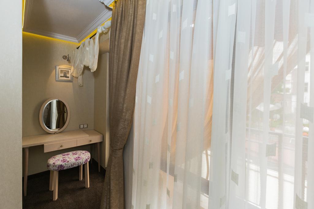 8 1/2 Art Guest House بلوفديف الغرفة الصورة