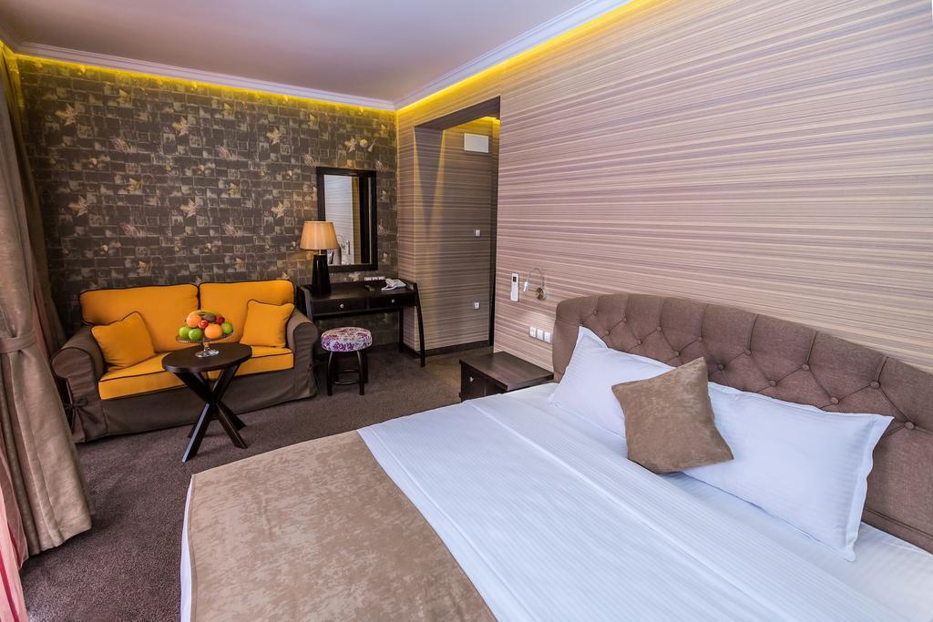 8 1/2 Art Guest House بلوفديف الغرفة الصورة
