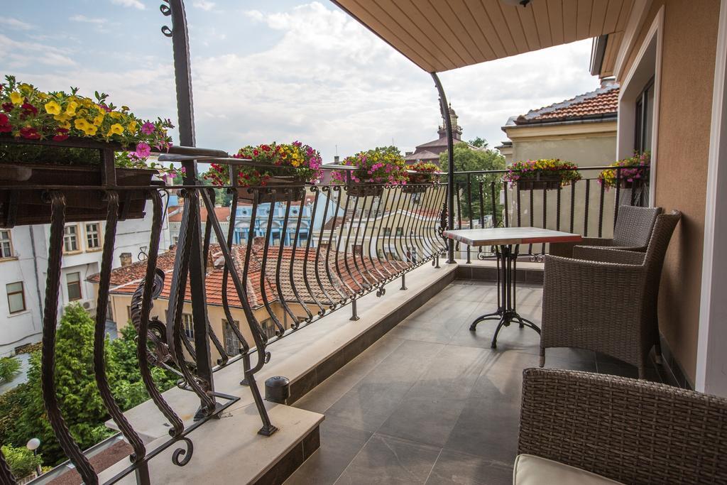 8 1/2 Art Guest House بلوفديف الغرفة الصورة