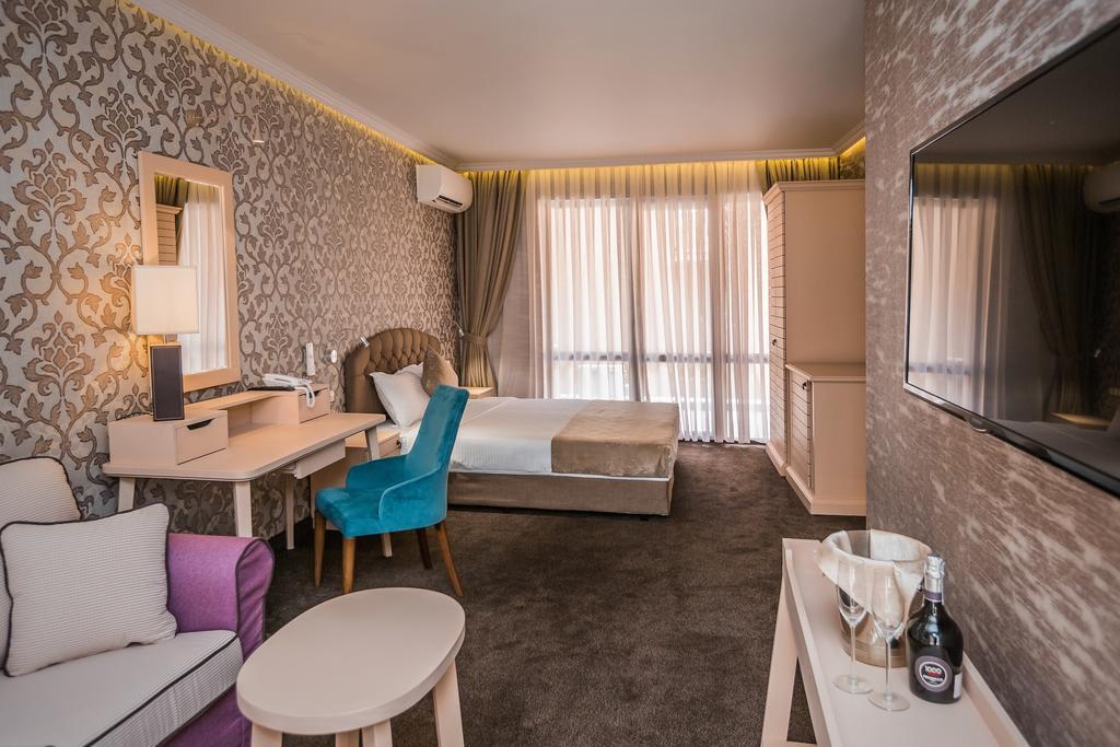 8 1/2 Art Guest House بلوفديف الغرفة الصورة