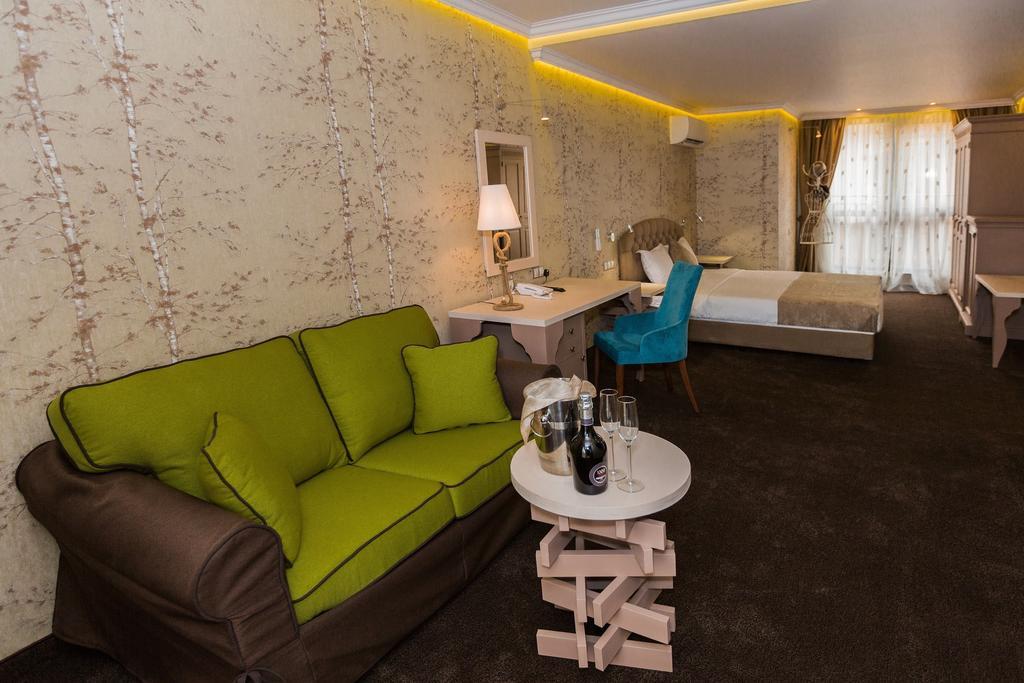 8 1/2 Art Guest House بلوفديف الغرفة الصورة