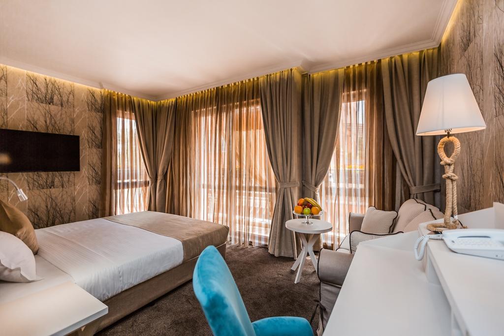 8 1/2 Art Guest House بلوفديف الغرفة الصورة