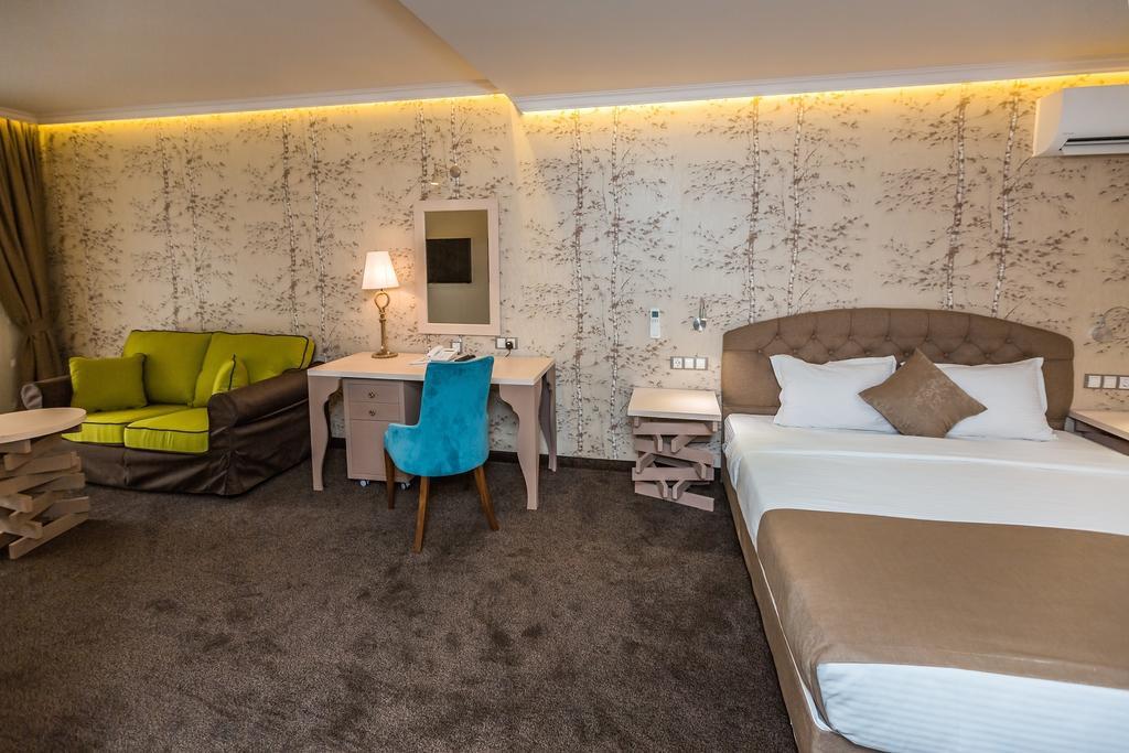 8 1/2 Art Guest House بلوفديف الغرفة الصورة