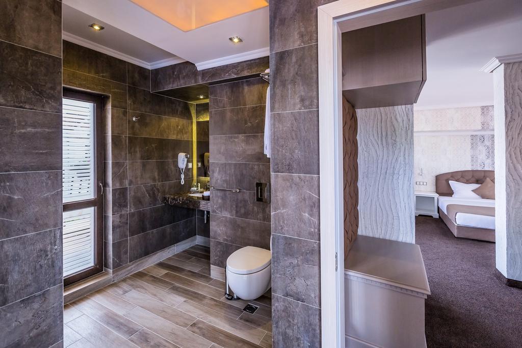8 1/2 Art Guest House بلوفديف الغرفة الصورة