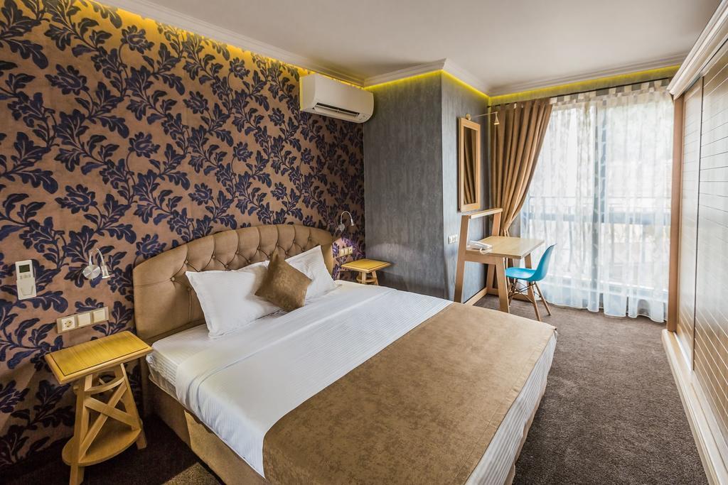 8 1/2 Art Guest House بلوفديف المظهر الخارجي الصورة