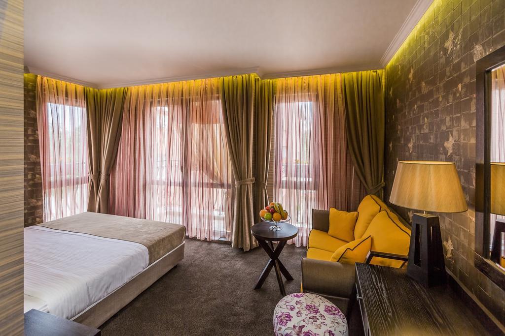8 1/2 Art Guest House بلوفديف الغرفة الصورة