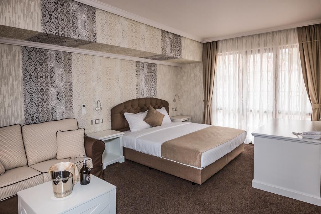 8 1/2 Art Guest House بلوفديف الغرفة الصورة