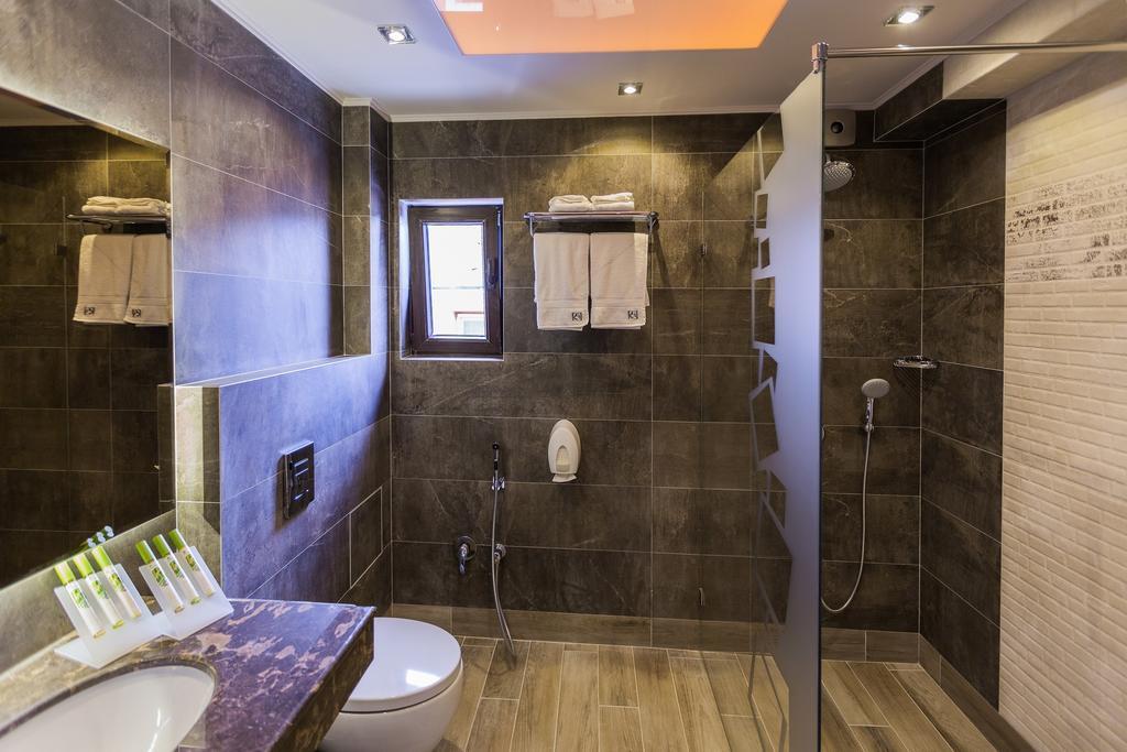 8 1/2 Art Guest House بلوفديف الغرفة الصورة