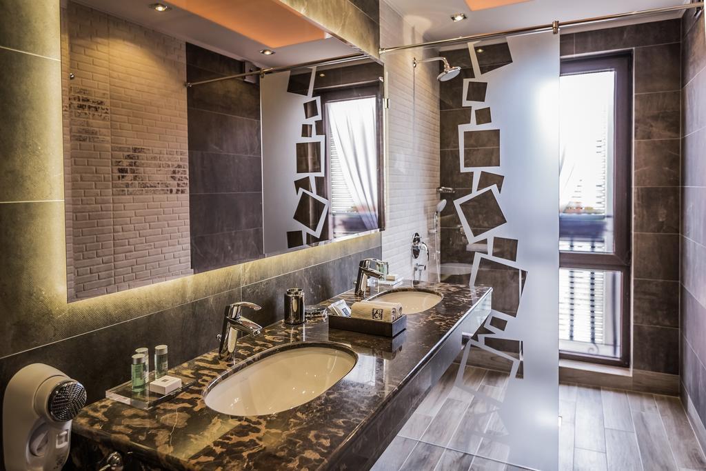 8 1/2 Art Guest House بلوفديف المظهر الخارجي الصورة