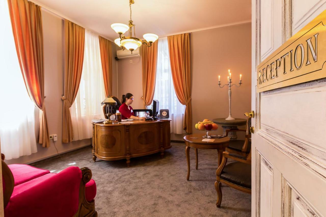 8 1/2 Art Guest House بلوفديف المظهر الخارجي الصورة